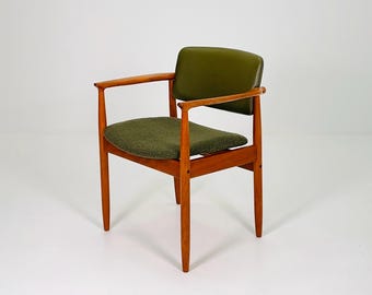P. E. Jørgensen が Farso Stolefabrik のためにデザインしたミッド