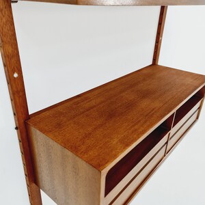 Midcentury Danish walnut Wall-Mounted Shelving Unit, by Royal for Poul Cadovius, 1960s Bild 9