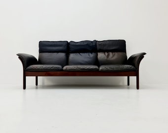 Mid-century Scandinavian Leather & walnut lounge sofa/ Easy sofa 1970s