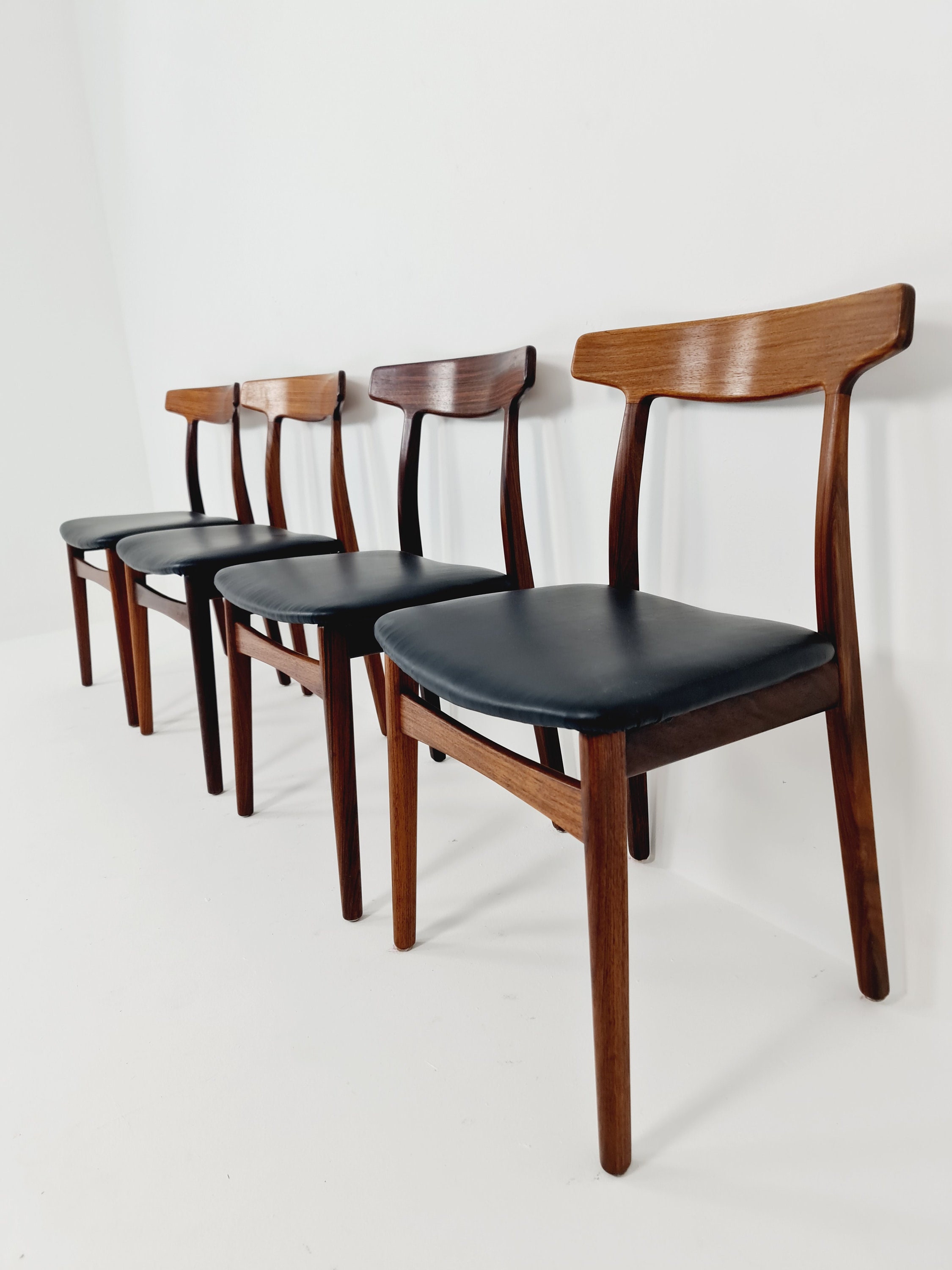  Juego de 2 sillas de comedor negras, sillas de comedor Windsor  de madera moderna de mediados de siglo, sillas de comedor con husillo de  granja con patas de madera curvada, sillas