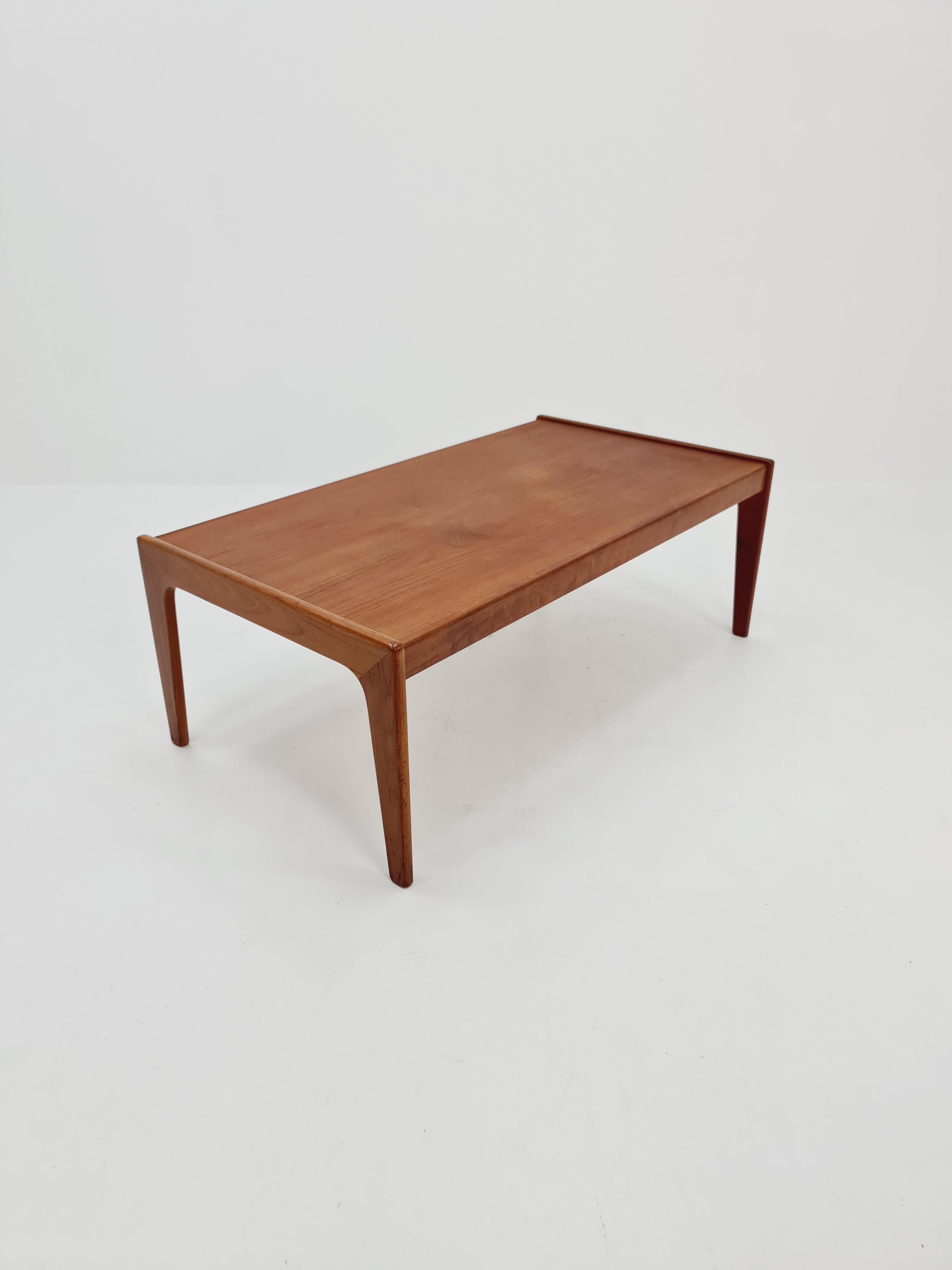 Danish coffee table by Arne Wahl Iversen for Komfort Møbelfabrik, 1960s