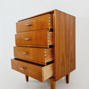 Midcentury German Walnut chest of drawers / 4 drawers cabinet by Greive NR 5, 1960s image 3