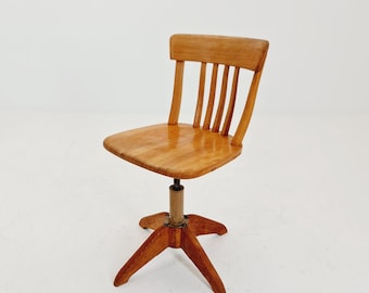 Bauhaus swivel office chair in solid wood By SEDUS 1930s