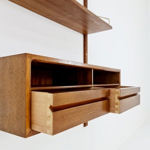 Midcentury Danish walnut Wall-Mounted Shelving Unit, by Royal for Poul Cadovius, 1960s Bild 4