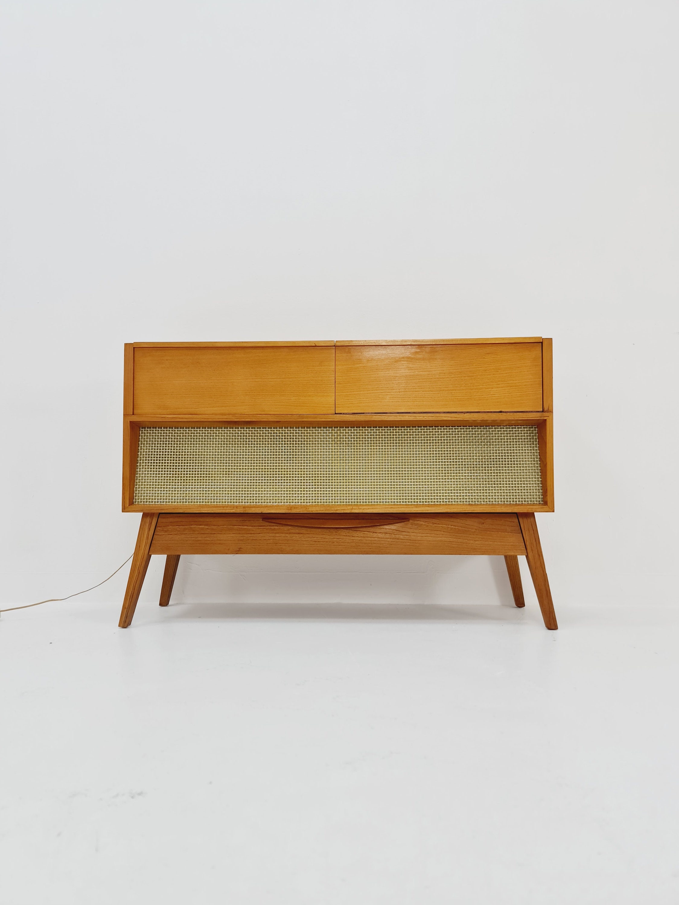 Mid Century Modern German Ash Record Player, Radio by Braun “MM 4