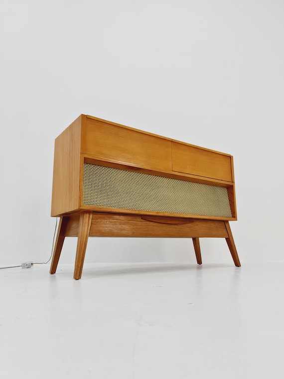 Mid Century Modern German Ash Record Player, Radio by Braun “MM 4