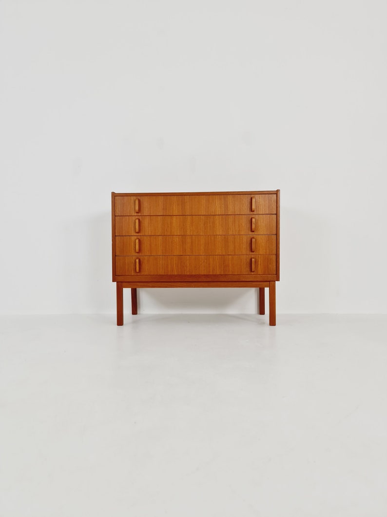 Midcentury Swedish chest of drawers / 4 drawers cabinet by Bertil Fridhagen for Bodafors, 1960s image 2