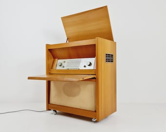 Mid Century Modern German ash record player, radio by Braun “RC 55 UK”, 1960s