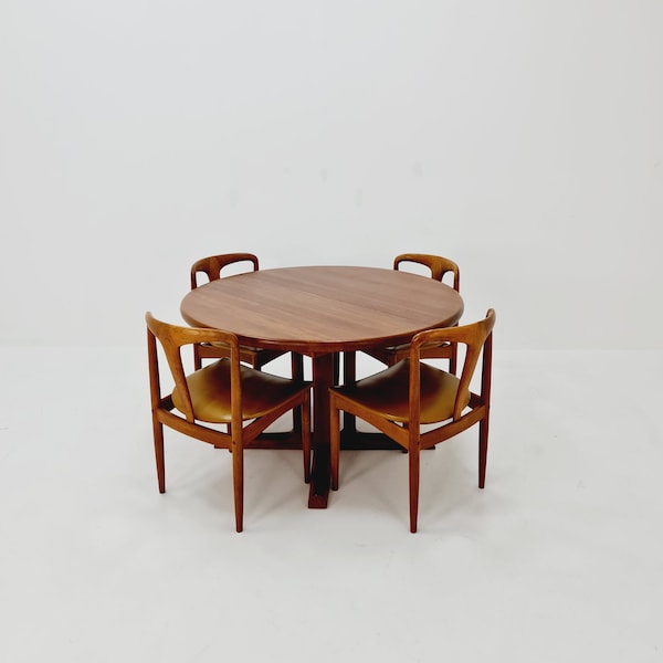 Mid century Danish Modern Solid Teak dining table by Dyrlund, 1970s
