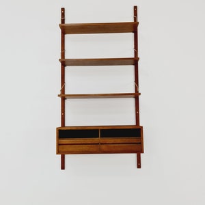 Midcentury Danish walnut Wall-Mounted Shelving Unit, by Royal for Poul Cadovius, 1960s Bild 3