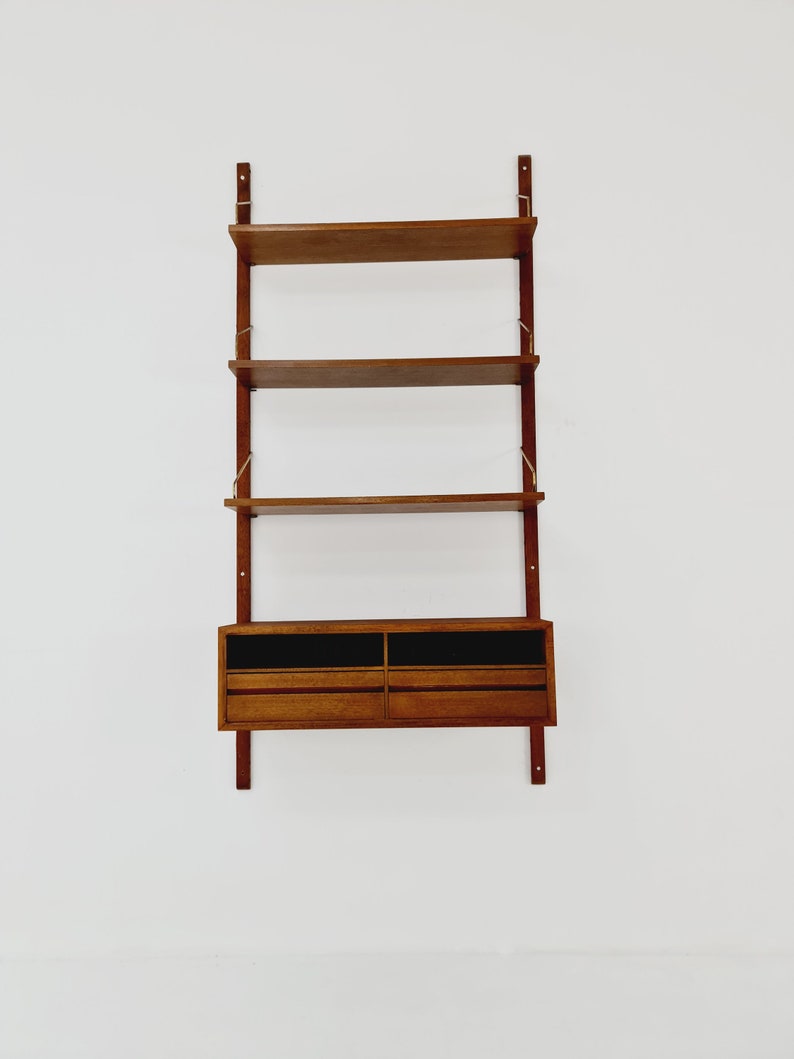 Midcentury Danish walnut Wall-Mounted Shelving Unit, by Royal for Poul Cadovius, 1960s Bild 3