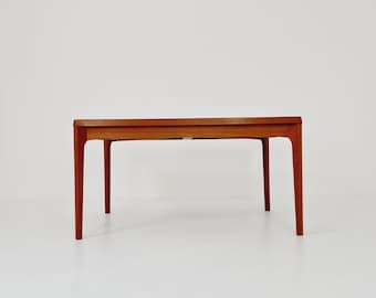 Mesa rectangular danesa de teca Henning Kjaernulf con dos hojas extensibles, Dinamarca años 60