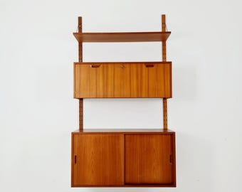 Mueble de pared danés de teca, raro y de mediados de siglo, diseñado por Sven Ellekaer para Abert Hansen, Dinamarca, década de 1960.