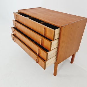 Midcentury Swedish chest of drawers / 4 drawers cabinet by Bertil Fridhagen for Bodafors, 1960s image 4