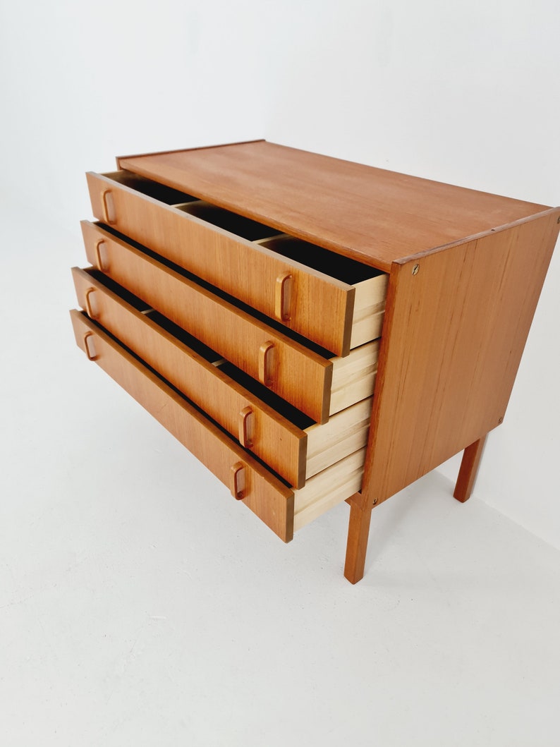 Midcentury Swedish chest of drawers / 4 drawers cabinet by Bertil Fridhagen for Bodafors, 1960s image 4