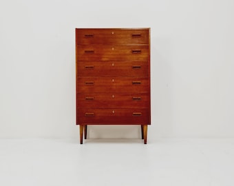 Midcentury Danish teak chest of drawers / drawer dresser / cabinet, 1960s