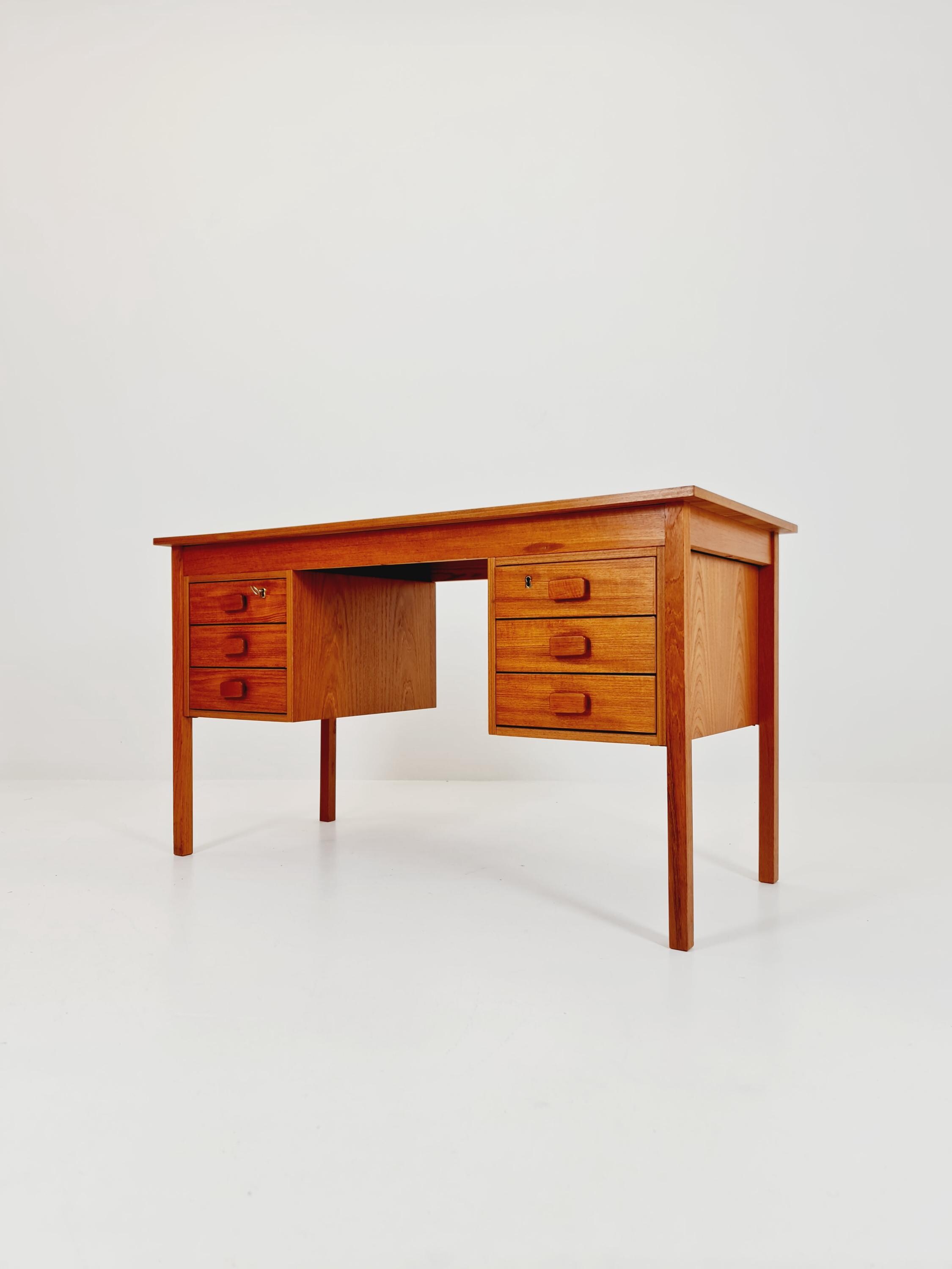 Midcentury Danish Teak Desk by Domino Mobler, 1960s - Etsy