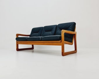 Mid century easy lounge couch by Holstebro MöbelFabrik Solid Teak, 1960s