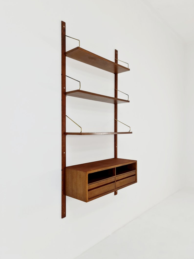 Midcentury Danish walnut Wall-Mounted Shelving Unit, by Royal for Poul Cadovius, 1960s Bild 2