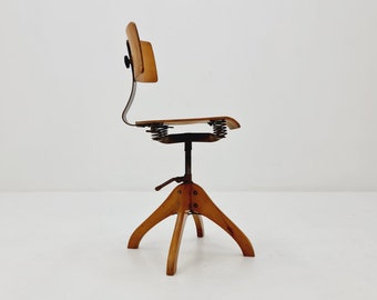 Bauhaus swivel office chair in solid wood By Margarete Klöber for Polster Gleich  1930s