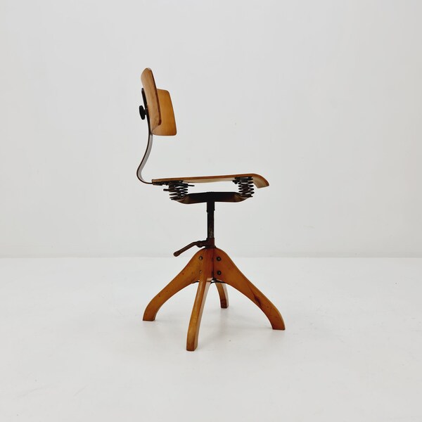 Bauhaus swivel office chair in solid wood By Margarete Klöber for Polster Gleich 1930s