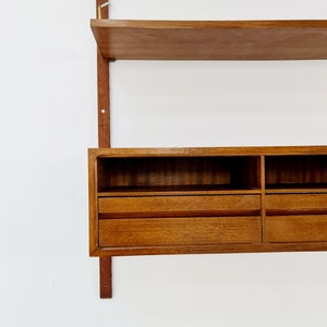 Midcentury Danish walnut Wall-Mounted Shelving Unit, by Royal for Poul Cadovius, 1960s Bild 8