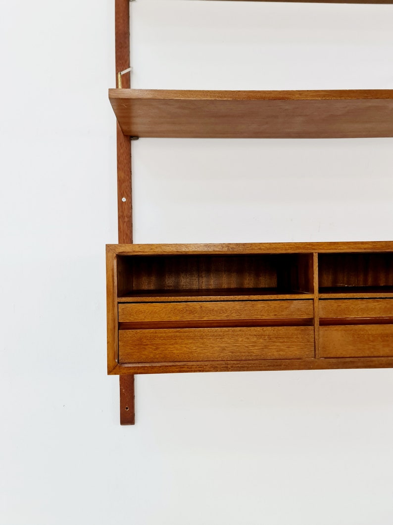 Midcentury Danish walnut Wall-Mounted Shelving Unit, by Royal for Poul Cadovius, 1960s Bild 8