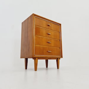 Midcentury German Walnut chest of drawers / 4 drawers cabinet by Greive NR 5, 1960s image 4