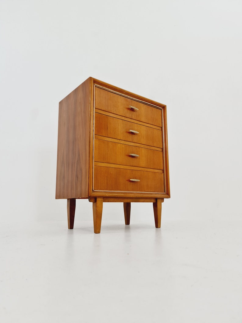 Midcentury German Walnut chest of drawers / 4 drawers cabinet by Greive NR 5, 1960s image 4