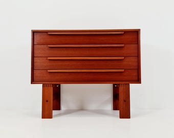 Cassettiera di design danese di metà secolo, anni '60.