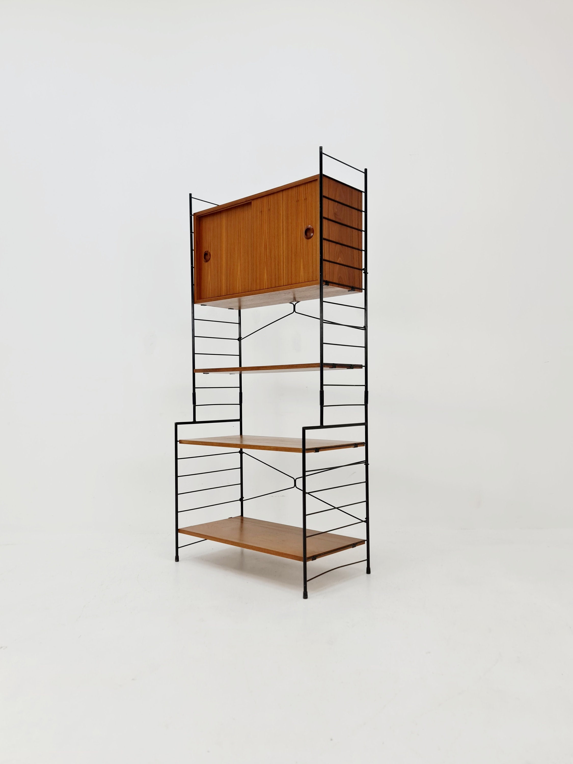 本棚・本収納 String System Cabinet String System: Cabinet with Swing Door | Buy String online