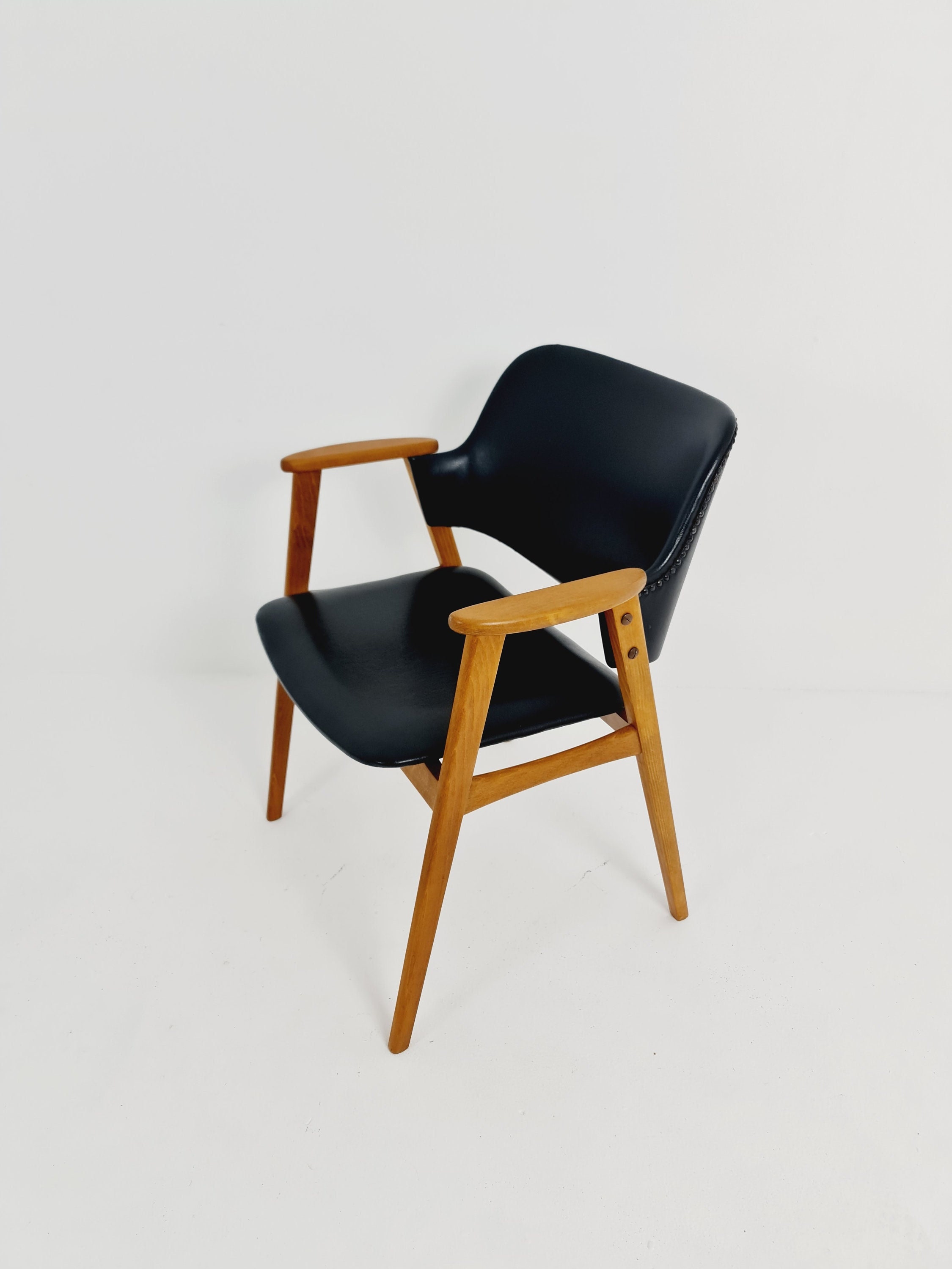 Nordisk MOESGAARD WOODEN CHAIR エスガード Moesgaard Wooden Chair | Shop Online at Nordisk.eu