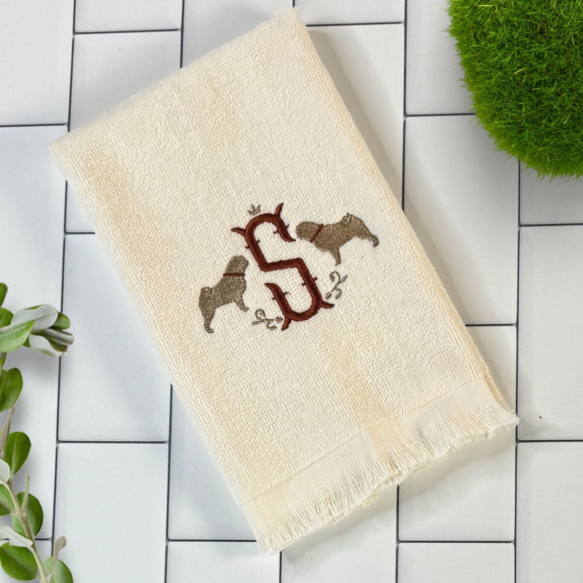 Monogram Pug Fingertip Towel, Embroidered Guest Towel for Pug Mom, Gift for Pug Lover, Dog Fringed Hand Towel - Etsy
