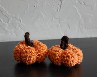 Mini gehäkelter Kürbis