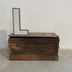 Letra iluminada vintage L