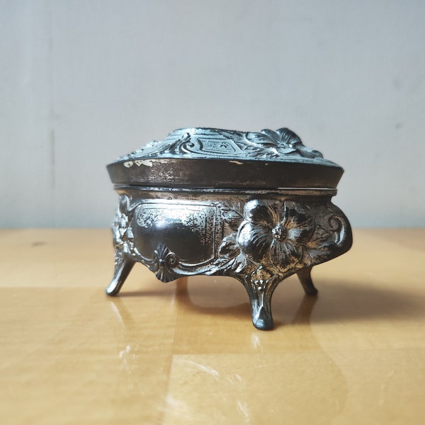 Verzierte Vintage Metallschatulle