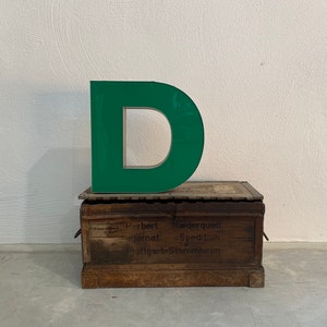 Letra iluminada vintage D
