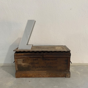 Letra iluminada vintage L