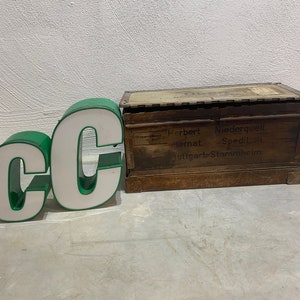 Letra iluminada vintage C c