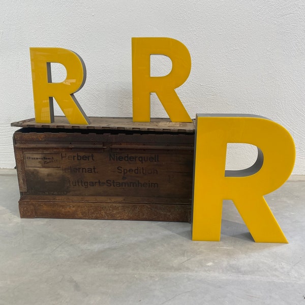 Vintage illuminated letter R
