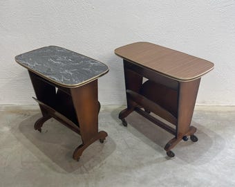 Rollbarer Beistelltisch mit Zeitungsständer