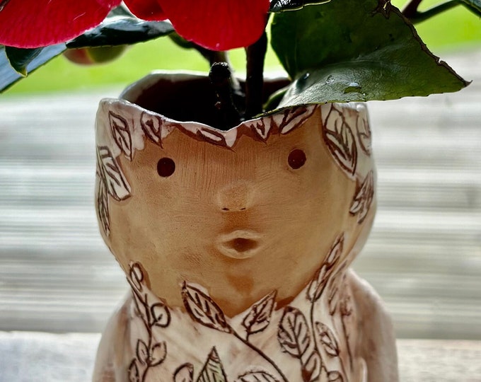 Süße Vase, Keramikvase, handgefertigte Keramikskulptur