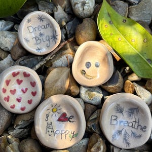 Worry stone, relaxation & calming stone, anxiety relief, thumb buddy, hand painted creation, handmade sculpture, unique ceramic gift