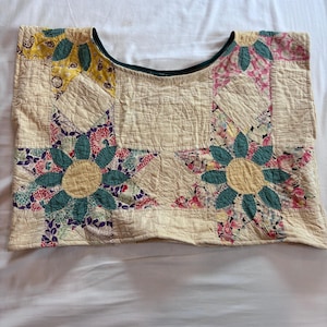 Upcycled Quilt Cropped Boxy Top- Feedsack Star Flowers- Medium
