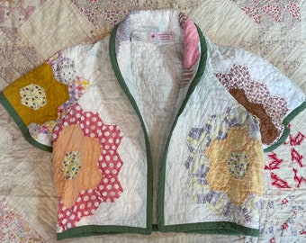 Handgemachter Quilt Bolero aus Omas Garten