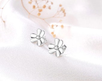 Flower Stud Earrings, Daisy Earrings, Botanical Earrings, Small Flower Earrings, Flower Jewelry, Flower 3D Stud