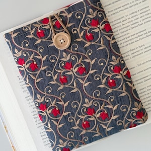 Étui pour Kindle avec broderie roses rouges, housse Kindle, pochette rembourrée pour Kindle, accessoires de livres, étui pour Kindle Paperwhite, cadeau pour les amoureux des livres, liseuse