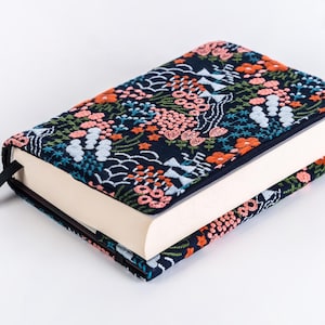Copertina per libro ricamata, custodia per libro a forma di fiore, sovraccoperta per libro di dimensioni personalizzate, protezione per libro regolabile, copertina per libro imbottita, regalo per amanti dei libri, topo di biblioteca