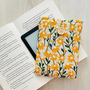 Embroidered Daisies Kindle Sleeve, Padded Kindle Cover, Kindle Paperwhite Case, Kindle Oasis Cover,IPad case, IPad cover, IPad accessories