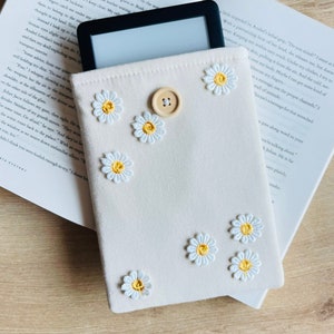 Embroidered Daisies Kindle Sleeve, Padded Kindle Cover, Kindle Paperwhite Case, Kindle Oasis Cover, Flower Book Sleeve, Book Cover